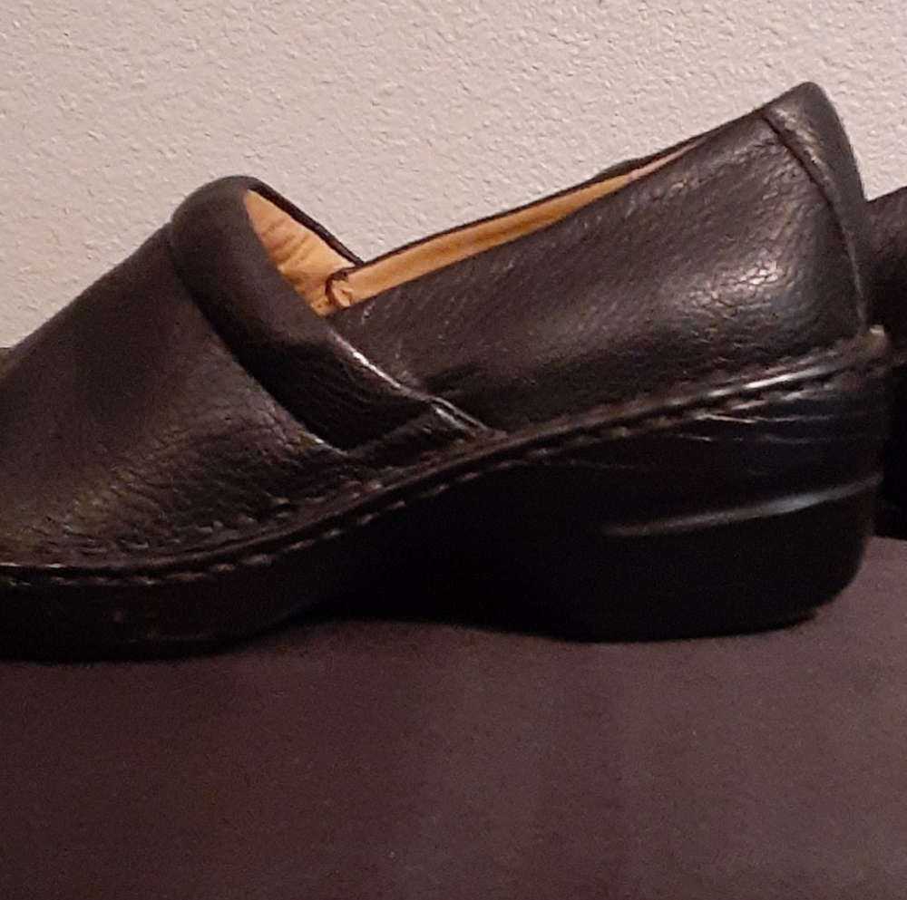 G. H. Bass Ladies leather Clogs